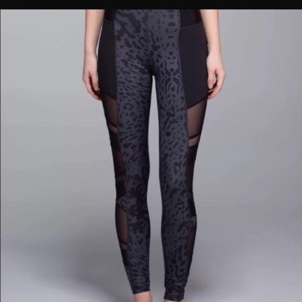 Lululemon leaped print leggings with mesh sides!